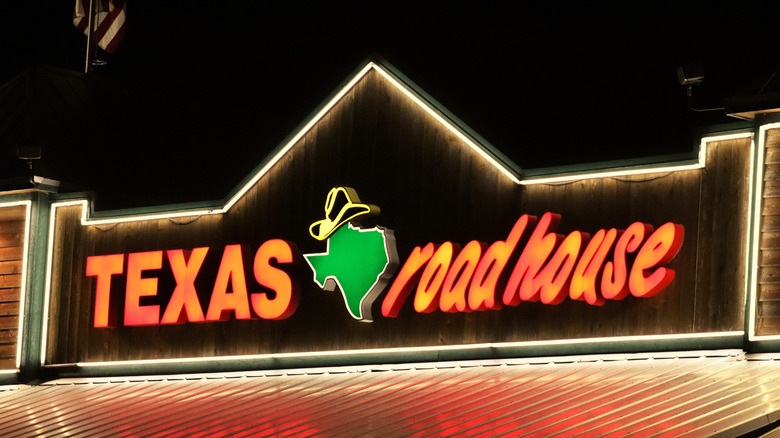Glowing neon Texas Roadhouse sign