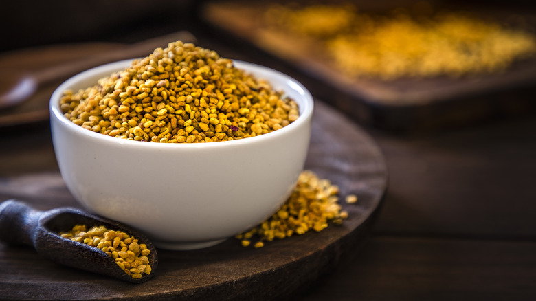 Bowl and small scoop of bee pollen