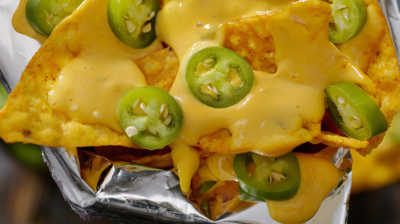 cheesy nachos with jalapenos