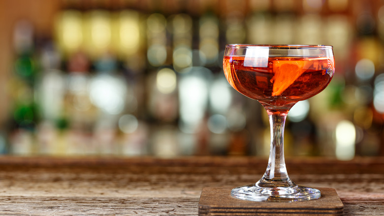 an El Presidente on a bar