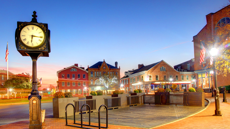 Gettysburg, Pennsylvania's historic downtown at dusk as the sky turns pink