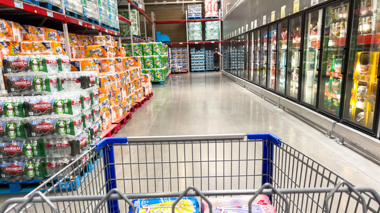 A cart stands at the entrance to a Sam's Club aisle