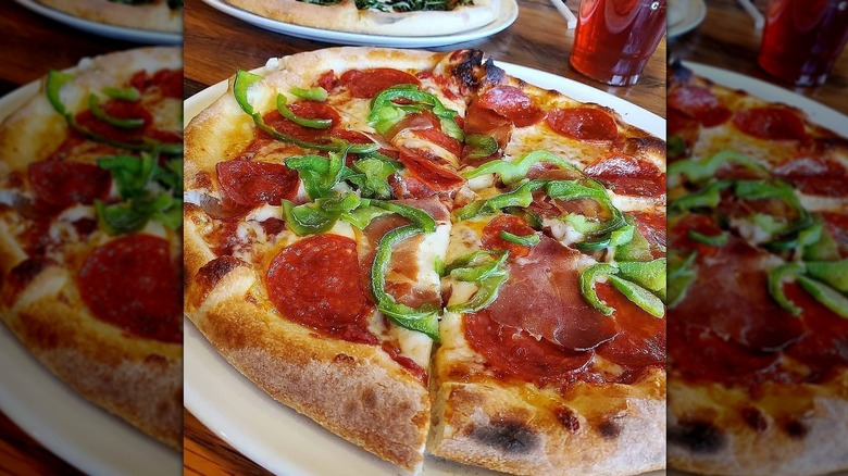 Pizza Cucinova pizza with toppings