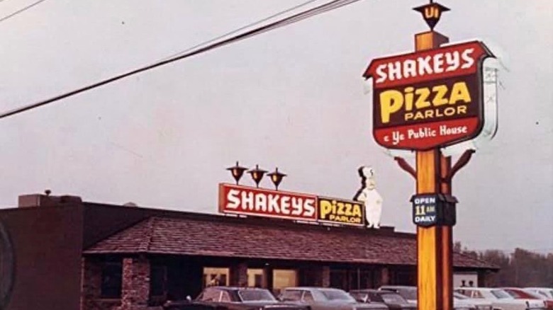 Shakey's Pizza Parlor shop