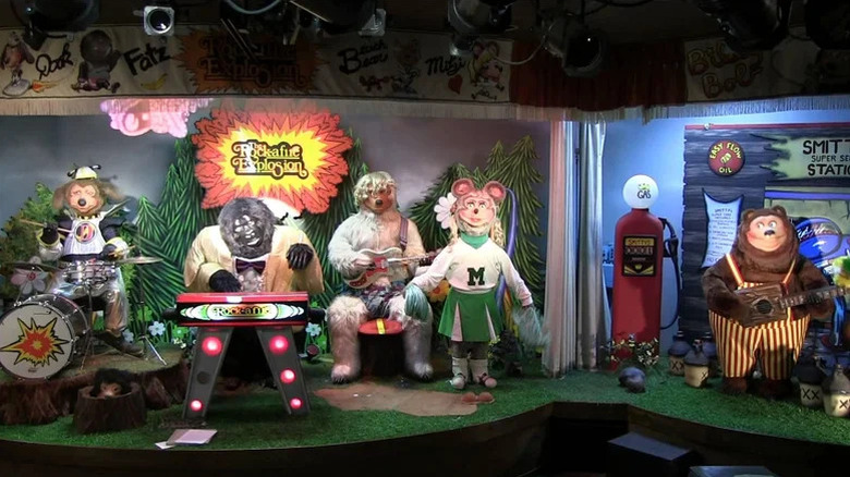 ShowBiz Pizza Place interior