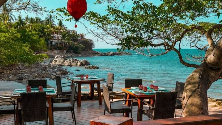 Beautiful outdoor dining area with view of ocean at Si Señor
