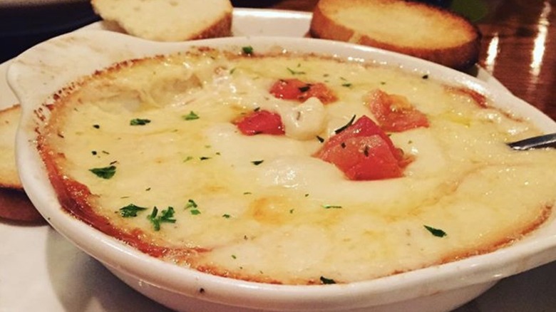 Olive Garden Smoked Mozzarella Fonduta with crispy brown edges seved with toasted bread